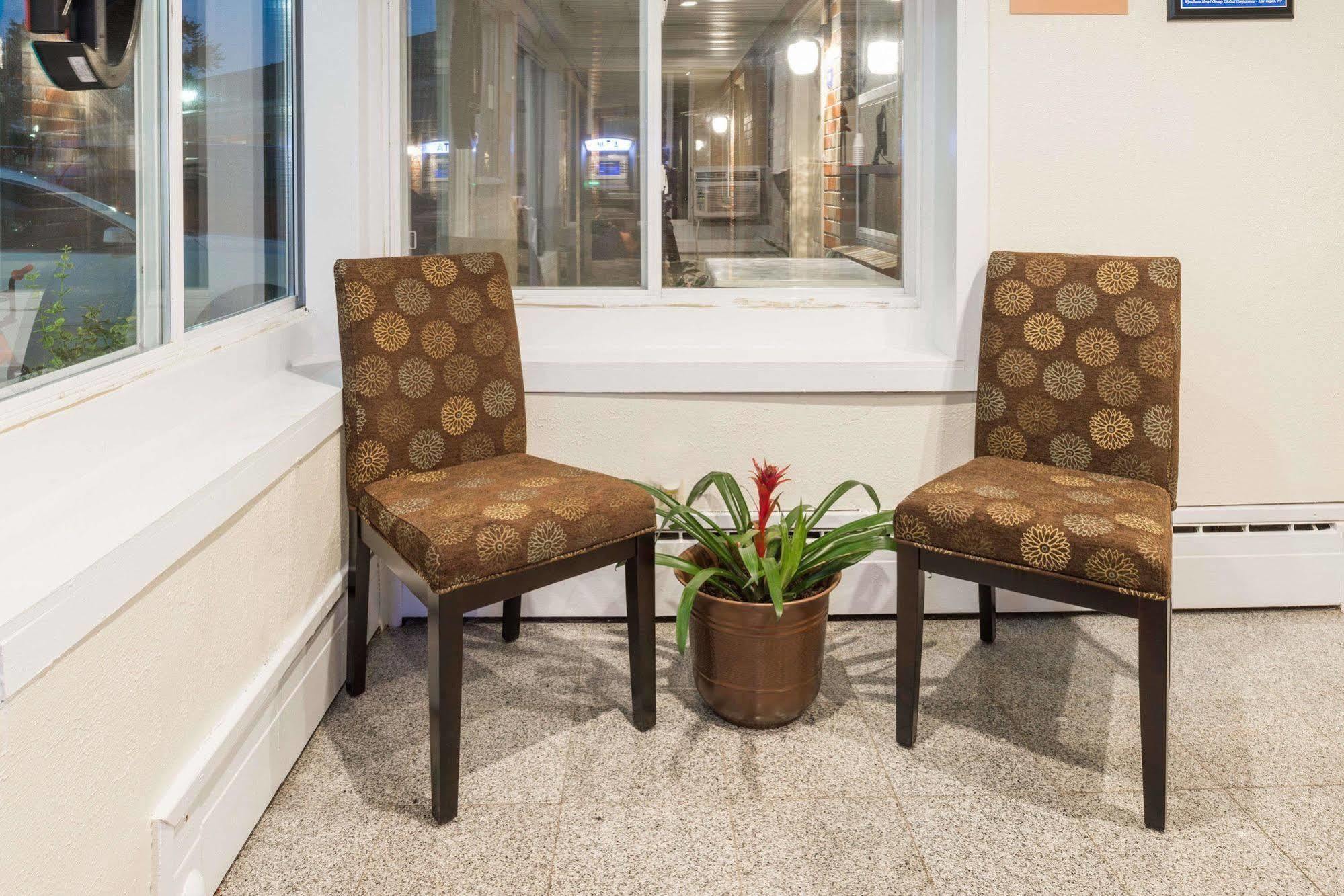 Rodeway Inn Pittsfield Екстериор снимка