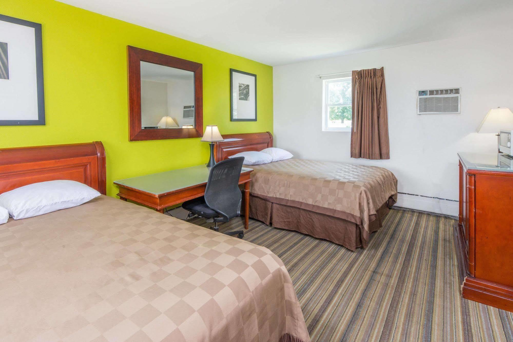 Rodeway Inn Pittsfield Екстериор снимка