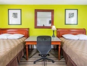 Rodeway Inn Pittsfield Екстериор снимка