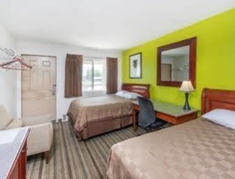 Rodeway Inn Pittsfield Екстериор снимка